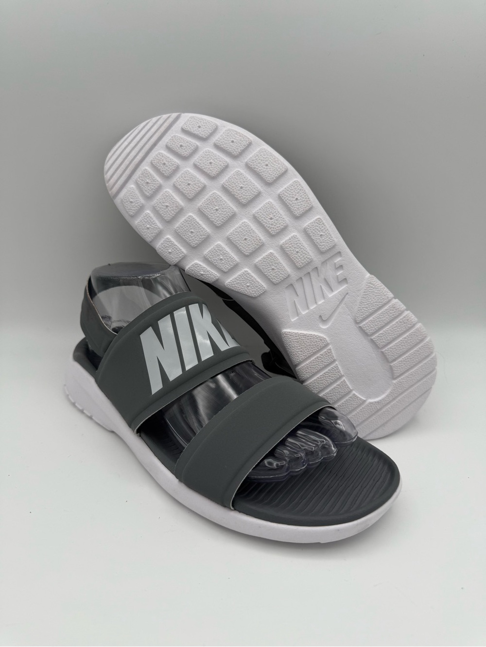NWOT Women's Nike Tanjun Sandals Gray Strappy Slingback Open Toe Sz 9 882694-002